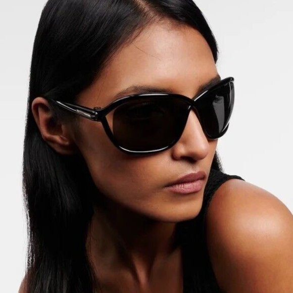 🕶️New Tom Ford Fernanda FT1069 01Z Sunglasses - Black Frame, Violet Lenses - Picture 9 of 10